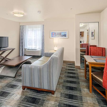 Executive Residency By Best Western Navigator Inn & Suites Everett Exterior foto